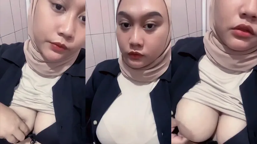 Bokep Hijab Toge Binal Pamerin Susu