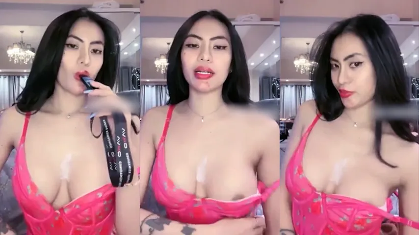 Bokep Host Cantik Goyang Striptis Uting Coklat