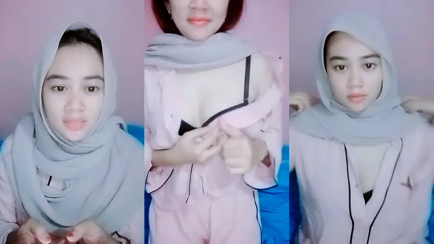 Bokep Jilbab Mbak Vita Pamer Belahan Toket