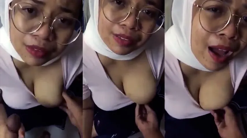 Bokep POV Hijab Tante Yana Handjob kontol