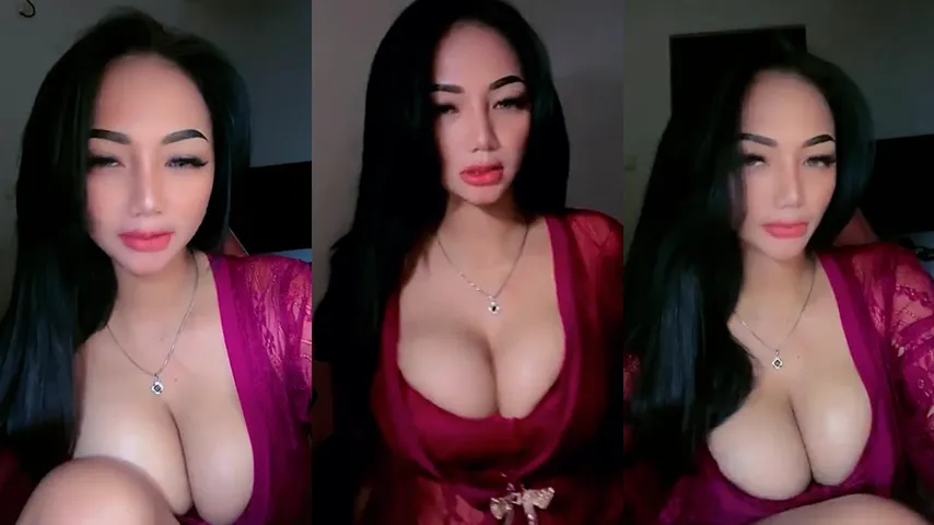 Bokep Tante Kebaya Merah Belahan Toket Mulus