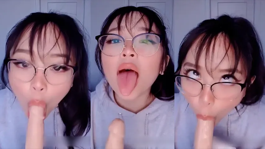 Bokep Terbaru Ambiyah Hoodie Biru Ngemut Dildo