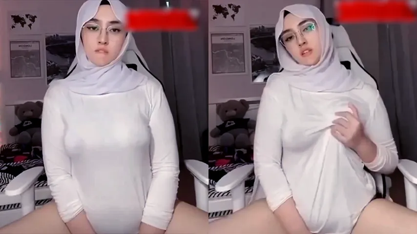 Bokep Viral BabyPanda Hijaber Colmek Dikursi